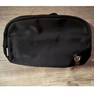 Lululemon Everywhere Belt Bag